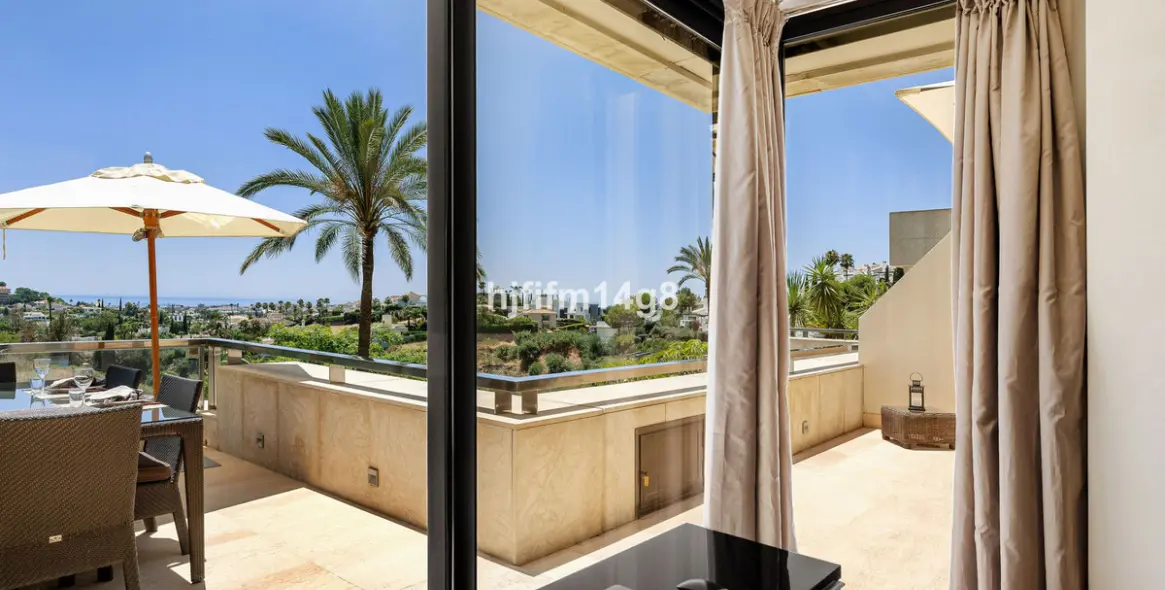 Venta de apartamento en planta media en Nueva Andalucía 12