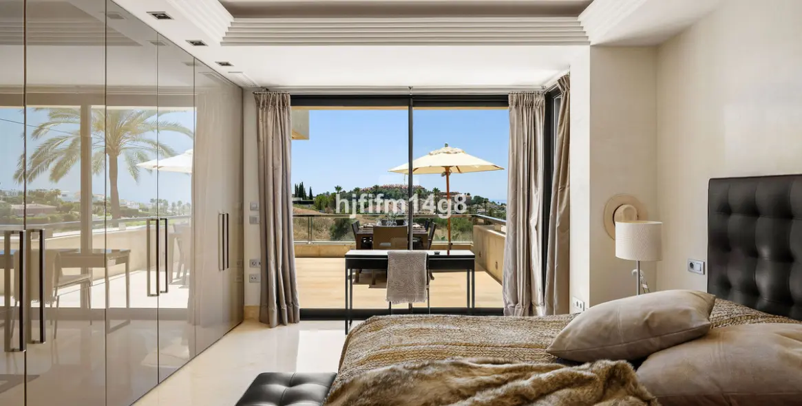 Venta de apartamento en planta media en Nueva Andalucía 13