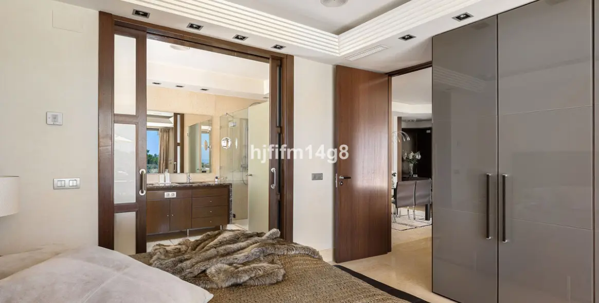 Venta de apartamento en planta media en Nueva Andalucía 14
