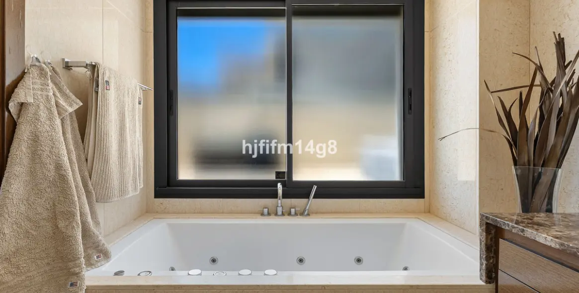Venta de apartamento en planta media en Nueva Andalucía 16