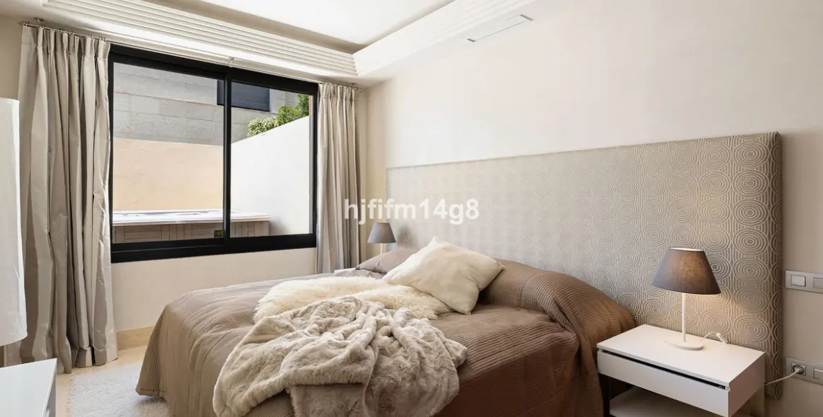 Venta de apartamento en planta media en Nueva Andalucía 17