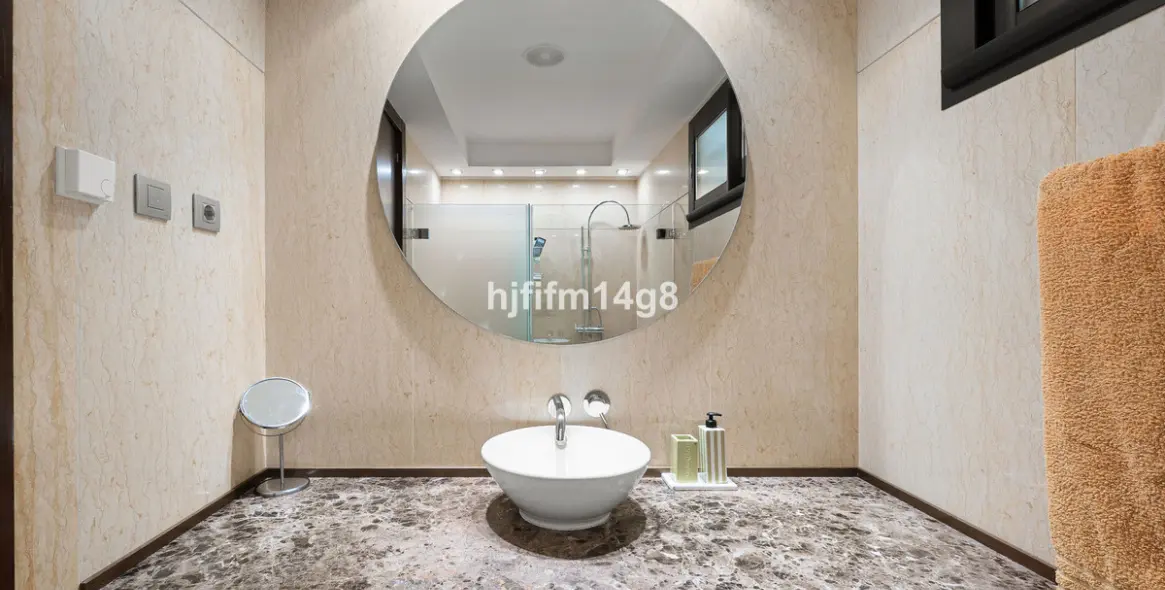 Venta de apartamento en planta media en Nueva Andalucía 19