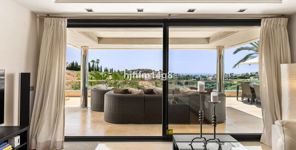 Venta de apartamento en planta media en Nueva Andalucía 23