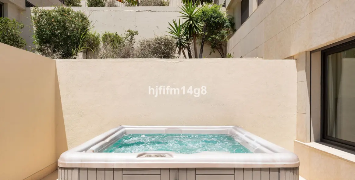 Venta de apartamento en planta media en Nueva Andalucía 25
