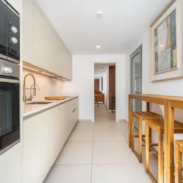 Venta de apartamento en planta media en Elviria
