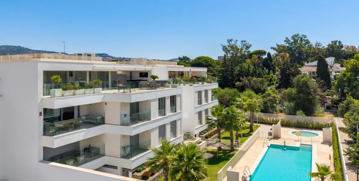 Venta de apartamento en planta media en Elviria 8