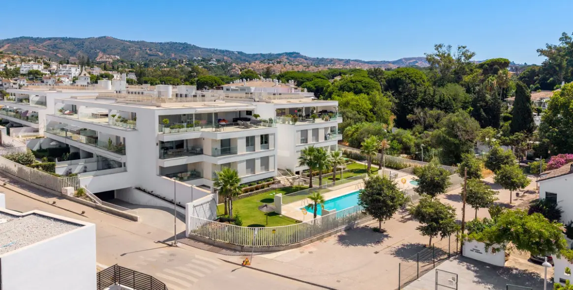 Venta de apartamento en planta media en Elviria 9