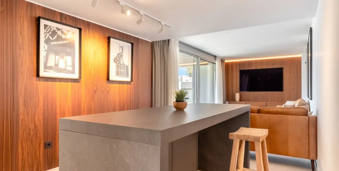 Venta de apartamento en planta media en Elviria 17