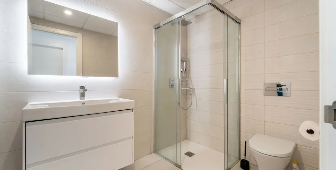 Venta de apartamento en planta media en Elviria 28