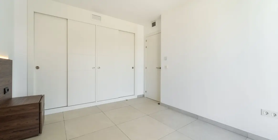 Venta de apartamento en planta media en Elviria 41