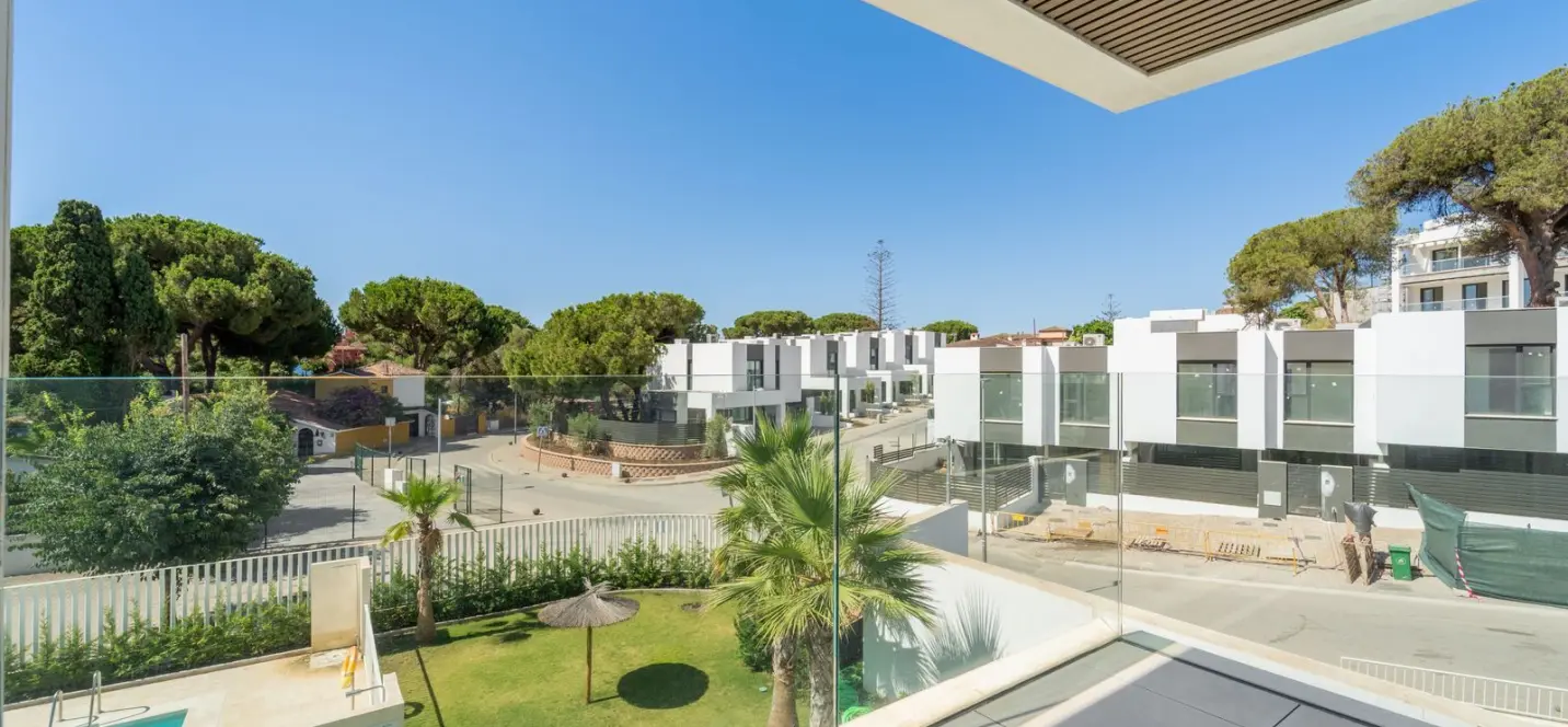 Venta de apartamento en planta media en Elviria 0