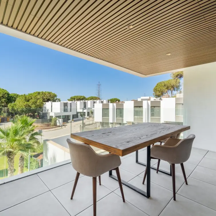 Venta de apartamento en planta media en Elviria