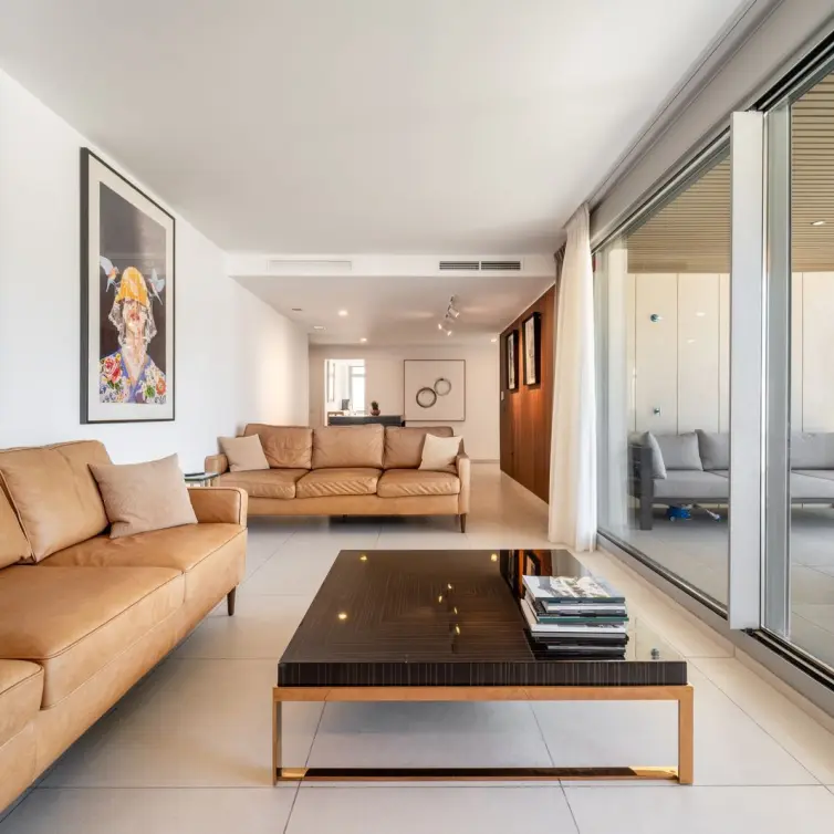 Venta de apartamento en planta media en Elviria