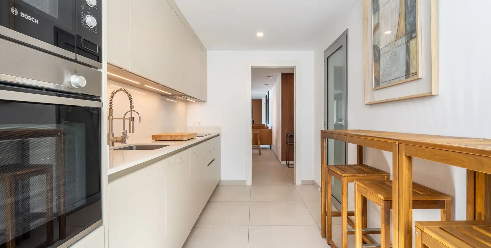 Sale of middle floor apartment in Elviria 5