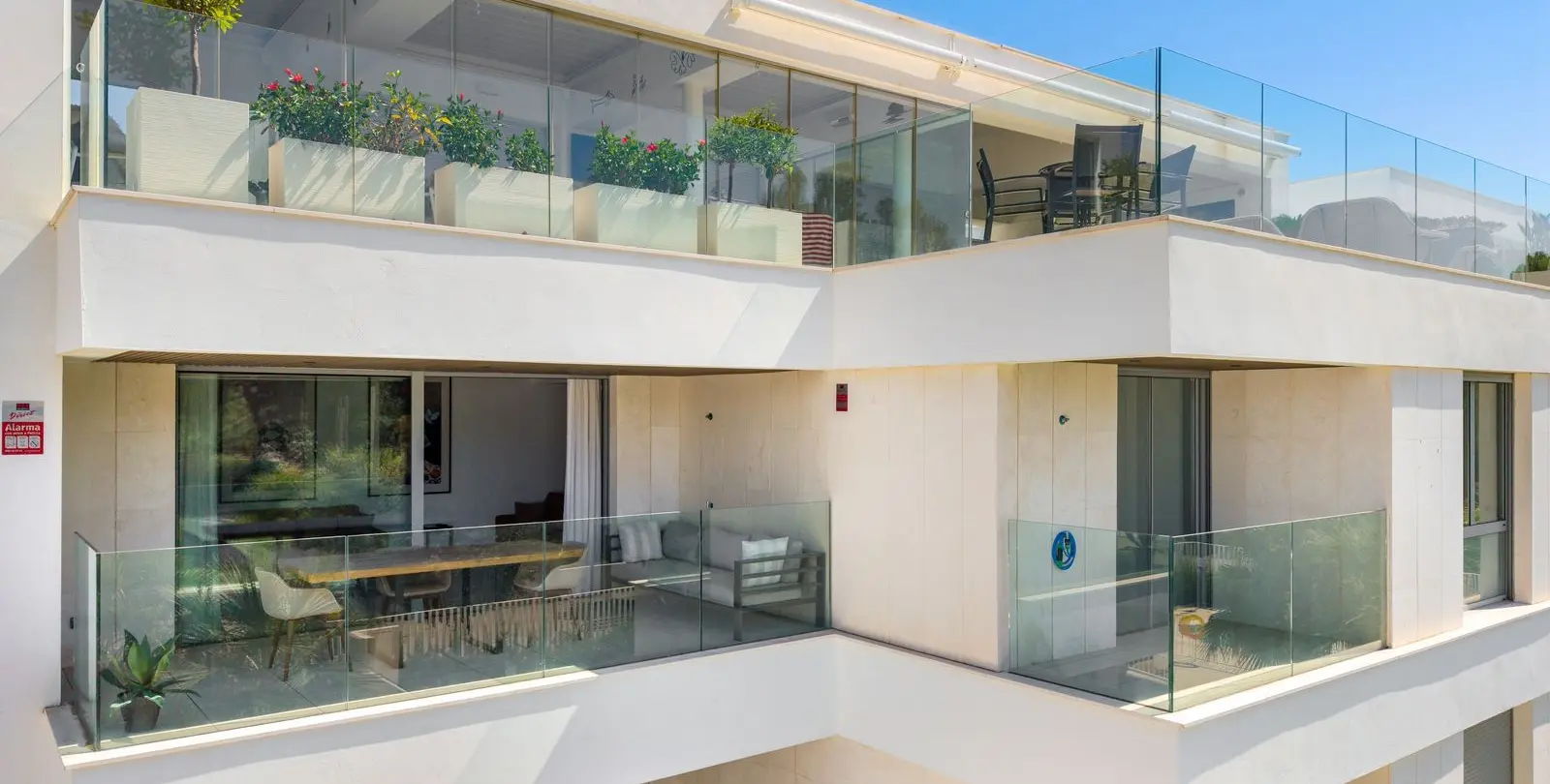 Sale of middle floor apartment in Elviria 7