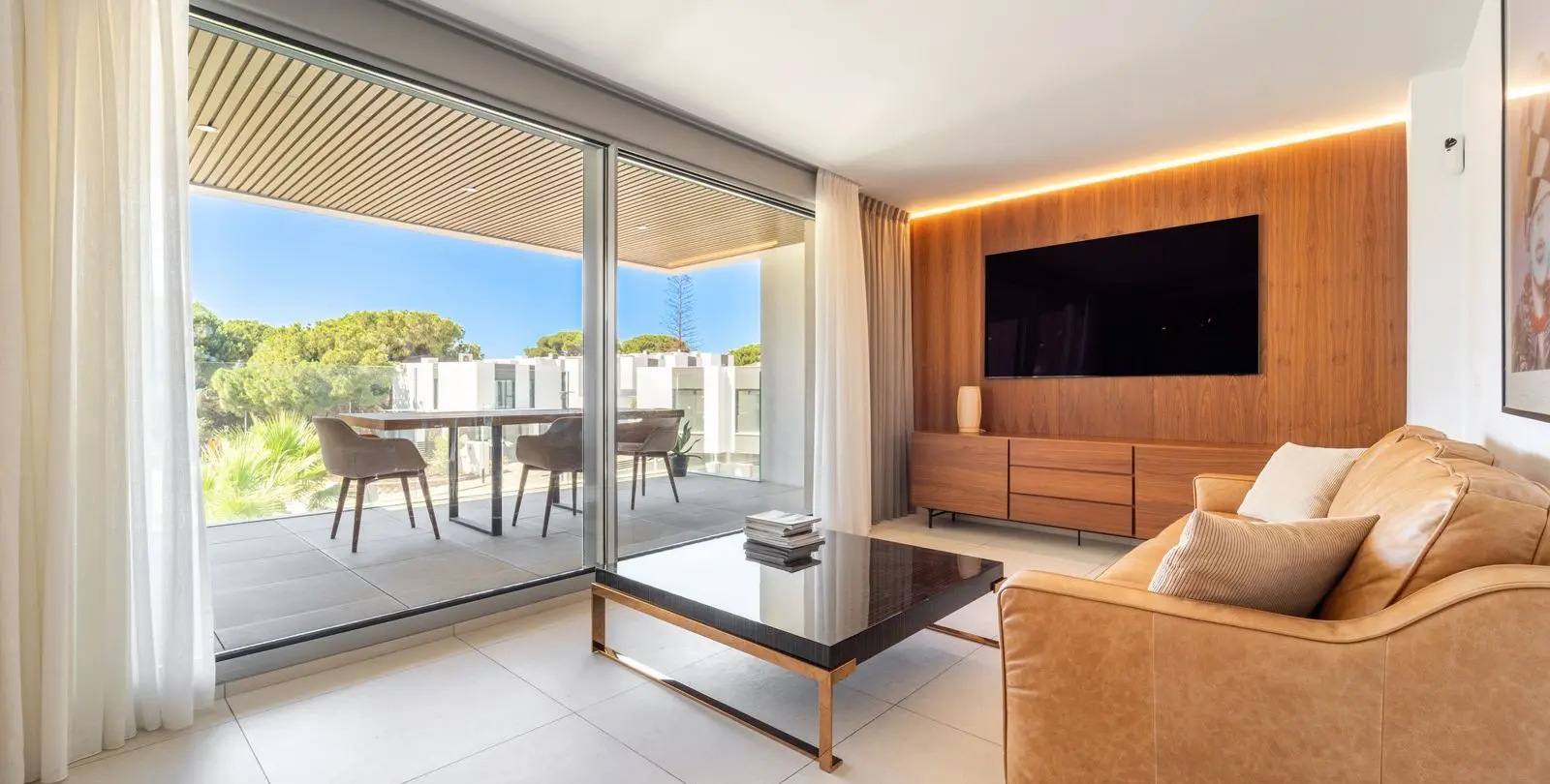 Sale of middle floor apartment in Elviria 11