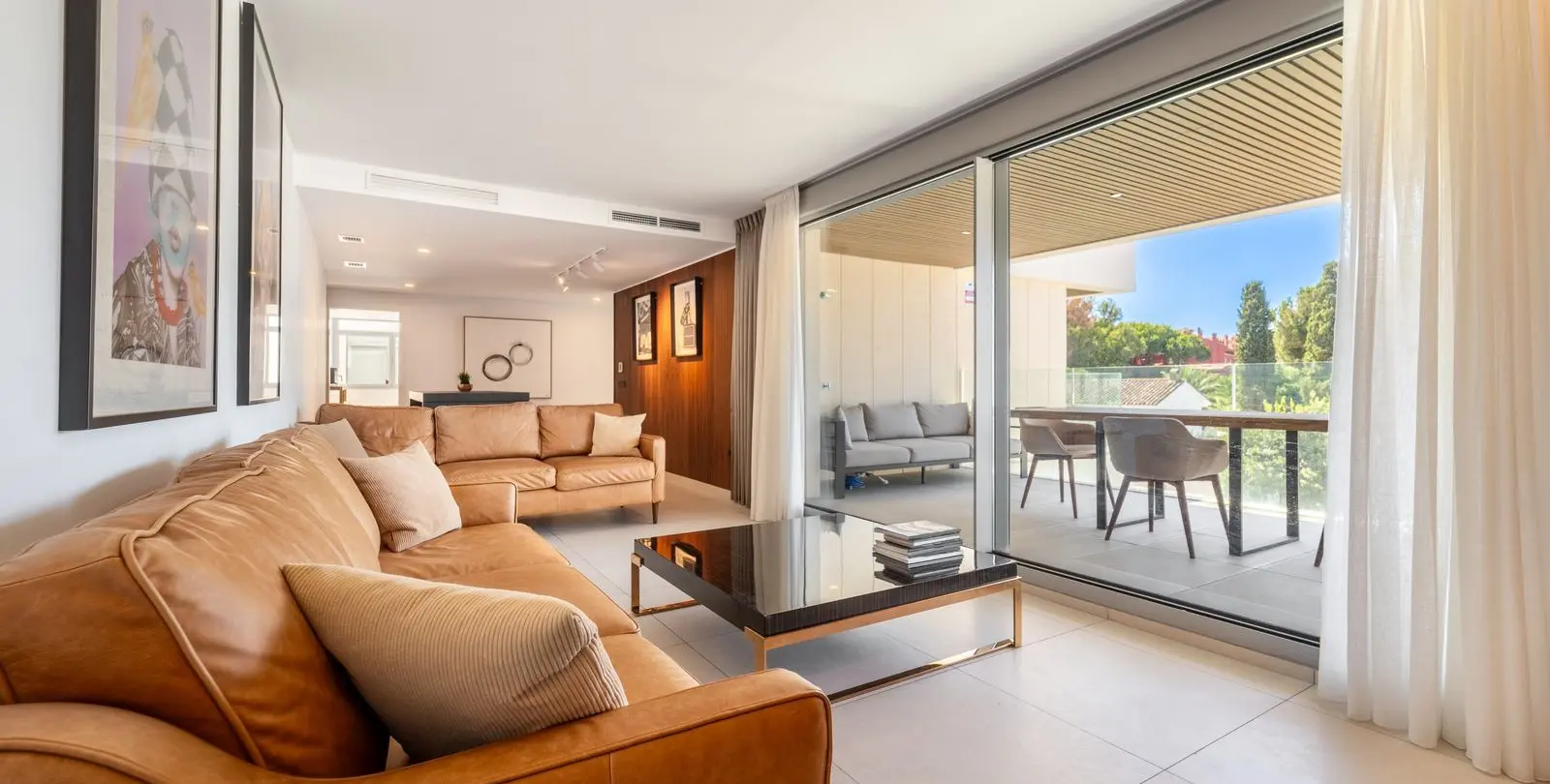 Sale of middle floor apartment in Elviria 12