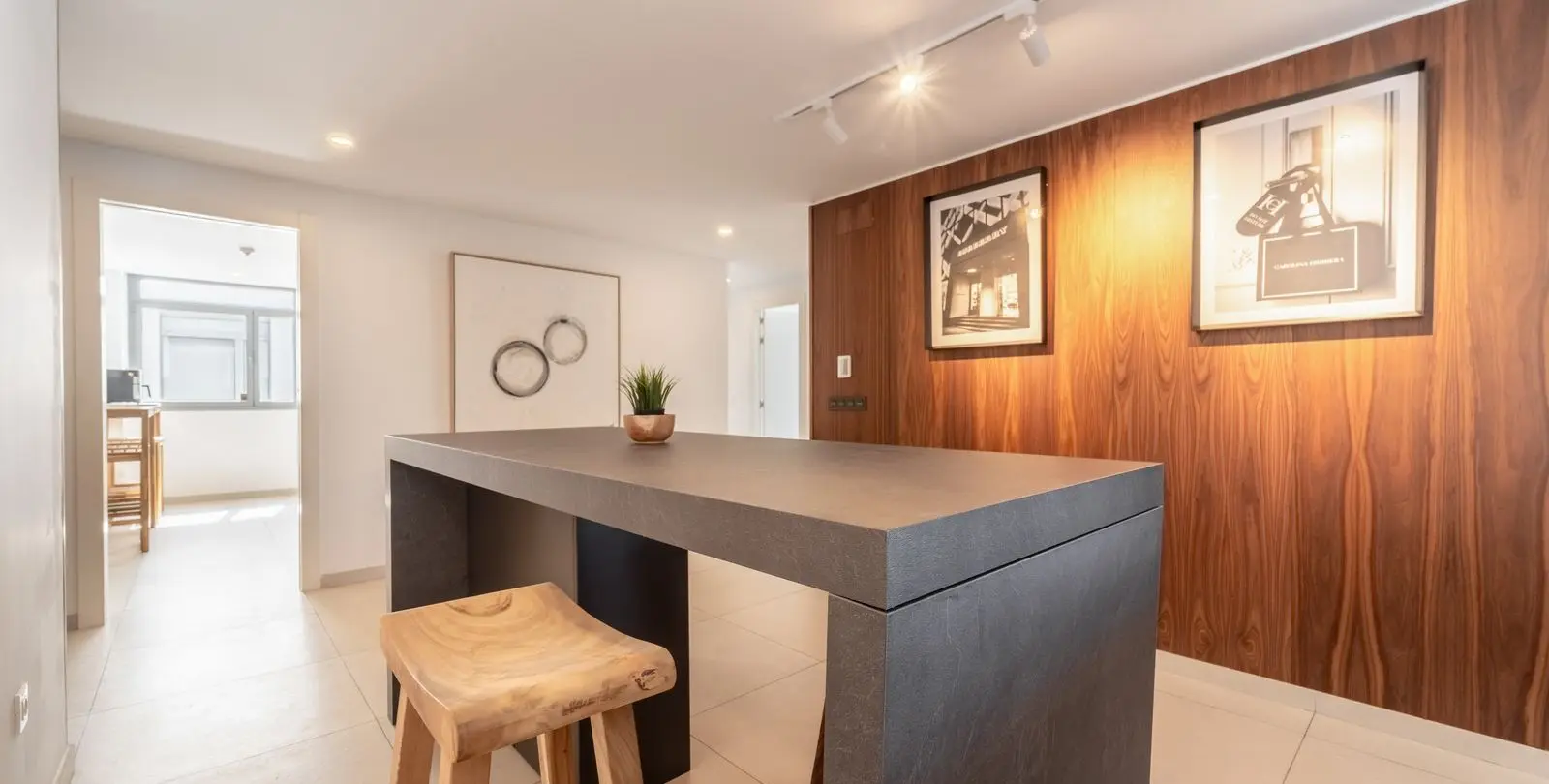 Sale of middle floor apartment in Elviria 16