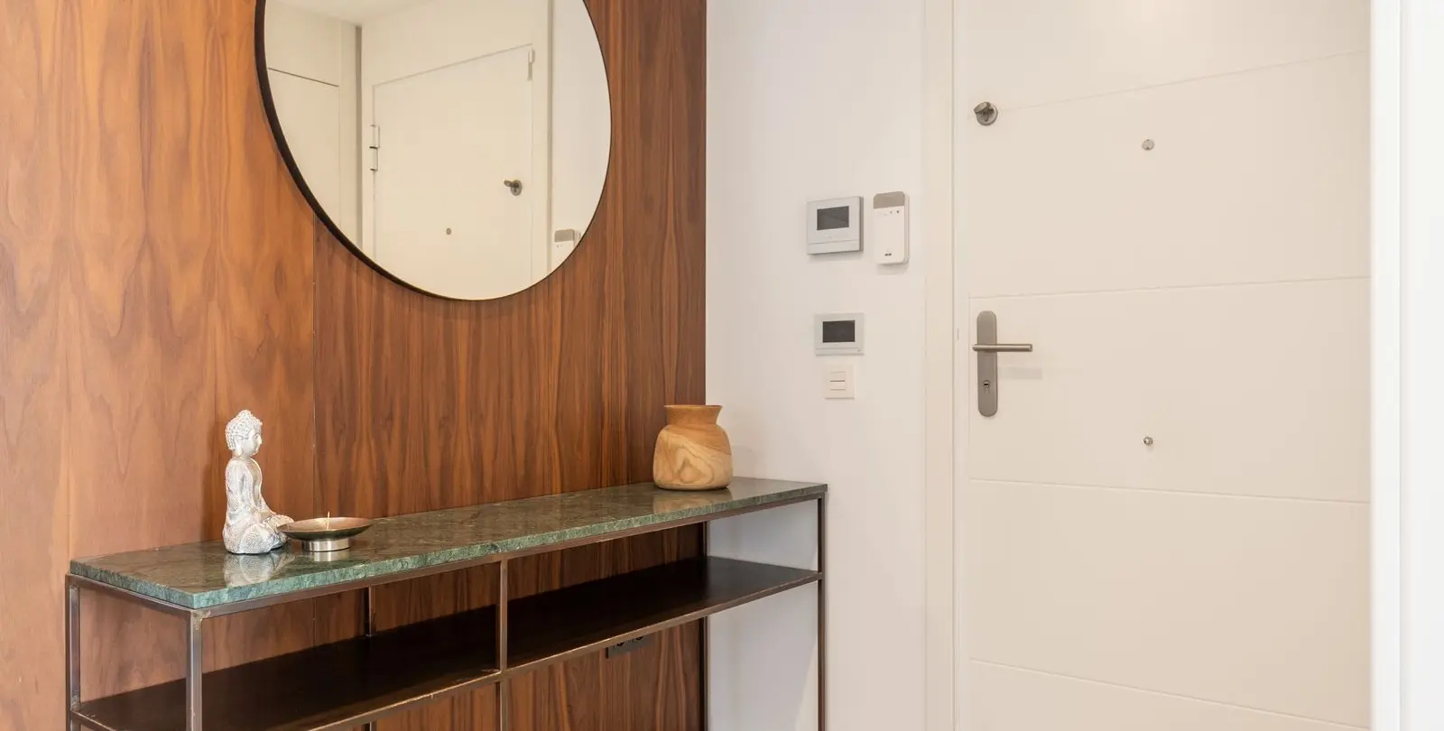 Sale of middle floor apartment in Elviria 19