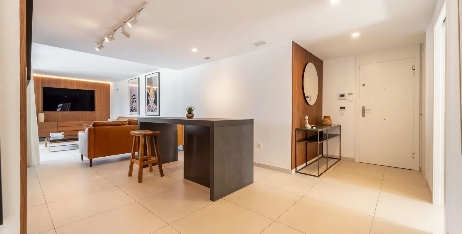 Sale of middle floor apartment in Elviria 20