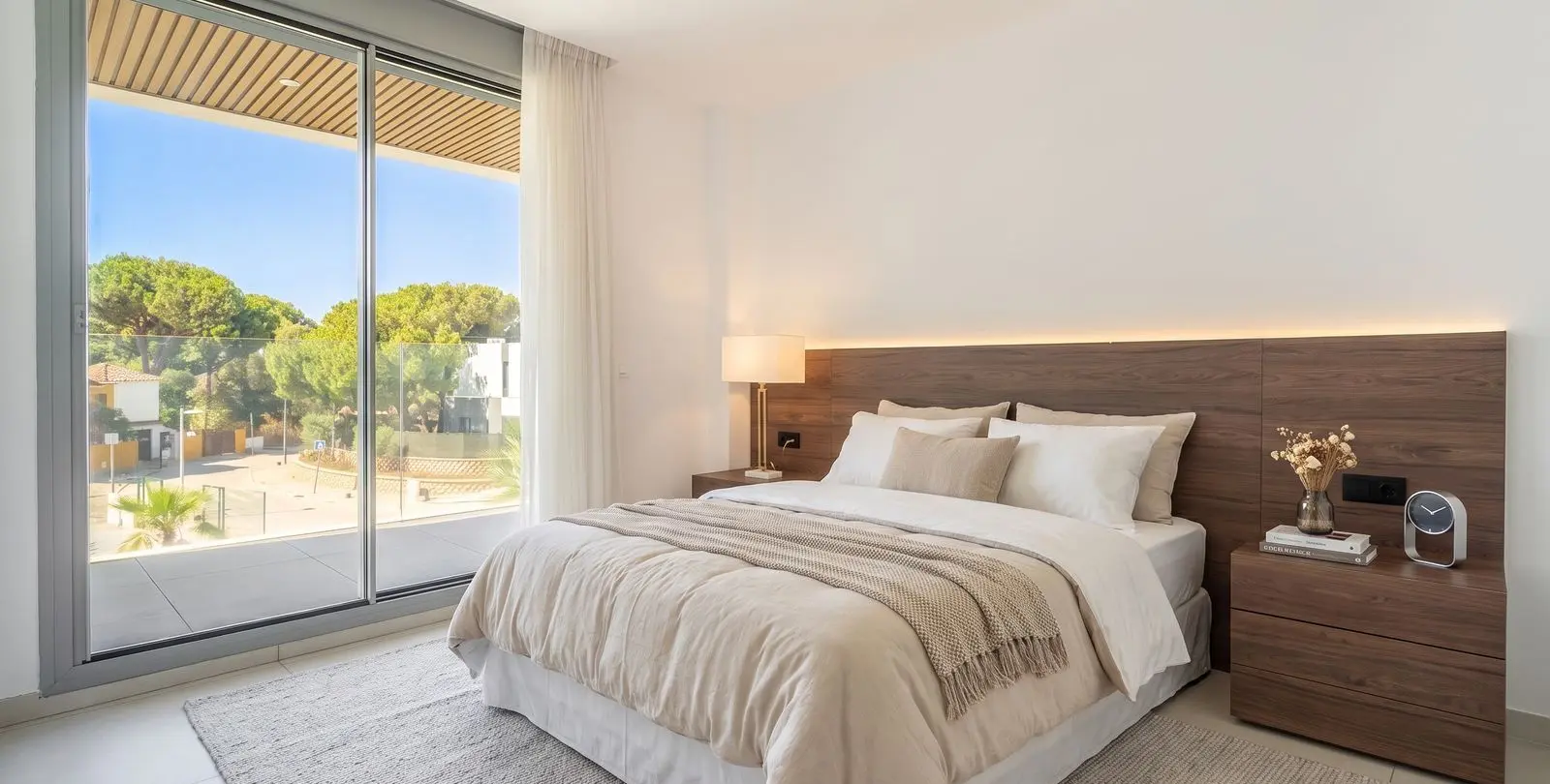 Sale of middle floor apartment in Elviria 26