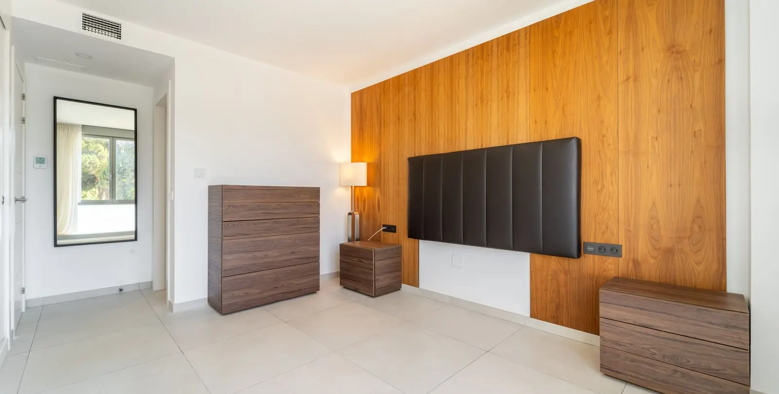 Sale of middle floor apartment in Elviria 30