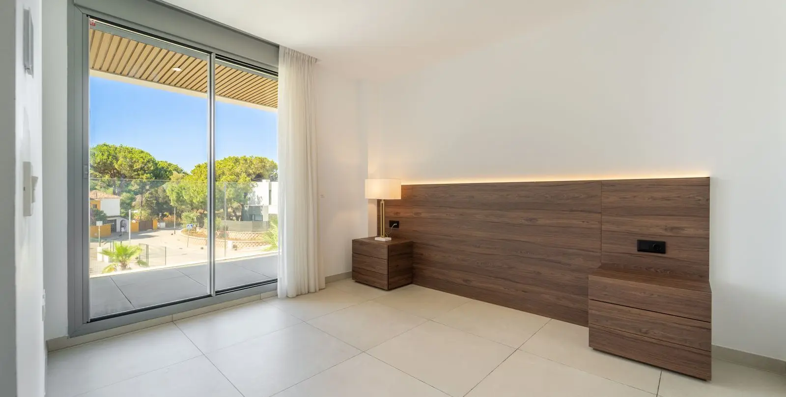 Sale of middle floor apartment in Elviria 34