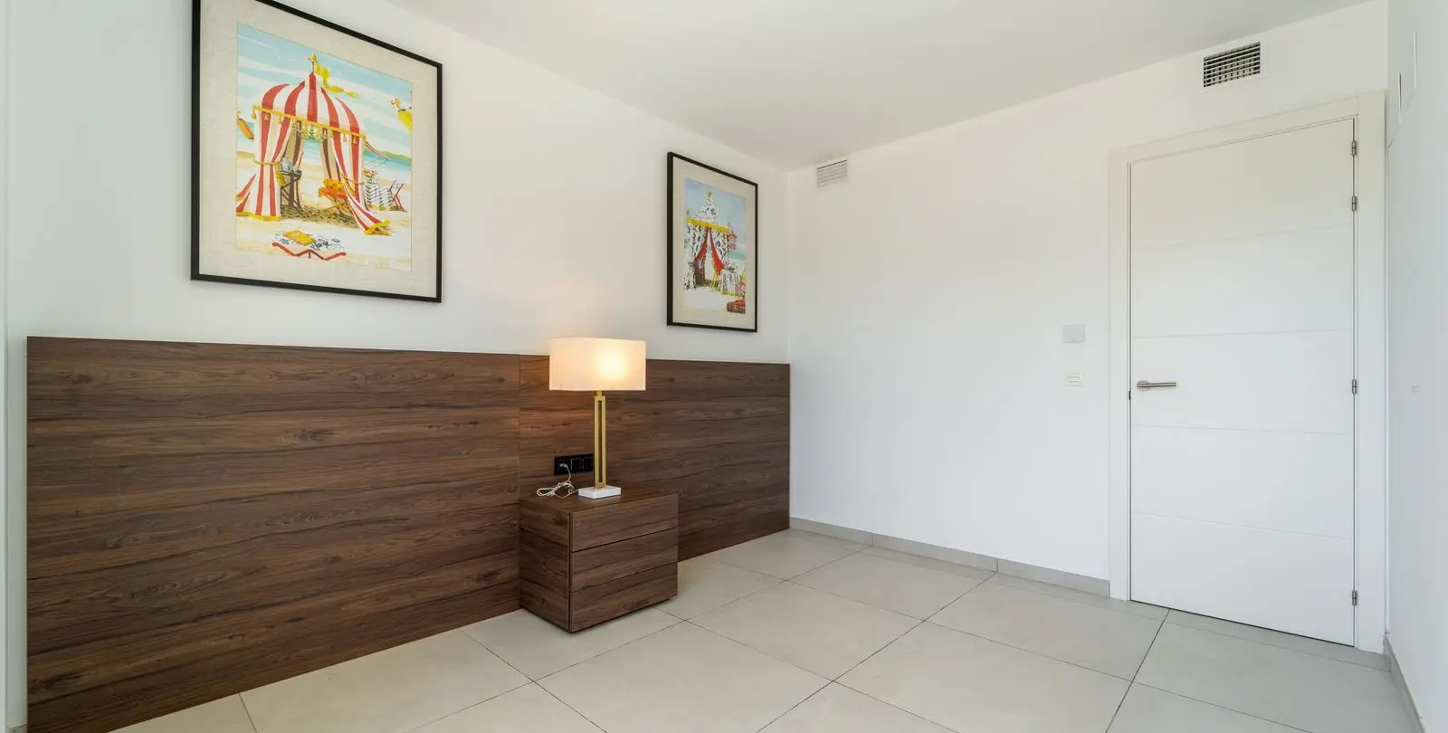 Sale of middle floor apartment in Elviria 37