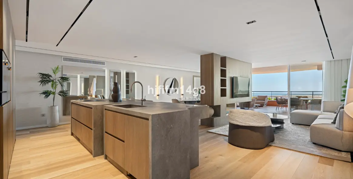 Venta de apartamento en planta media en Nueva Andalucía 1