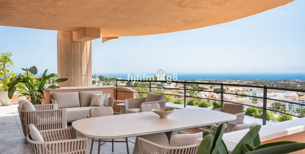 Venta de apartamento en planta media en Nueva Andalucía 2