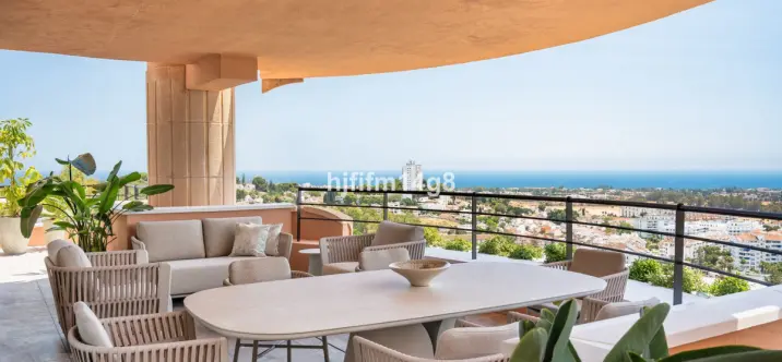 Venta de apartamento en planta media en Nueva Andalucía 1