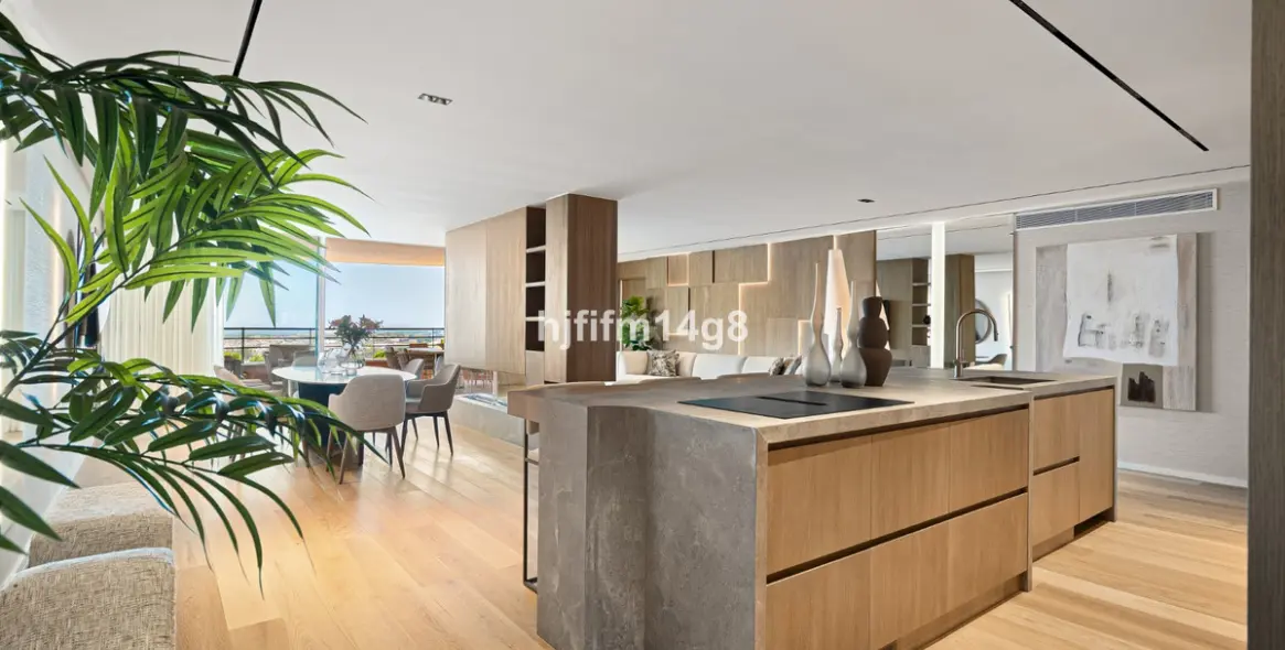 Venta de apartamento en planta media en Nueva Andalucía 6