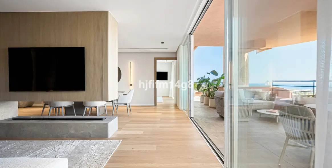 Venta de apartamento en planta media en Nueva Andalucía 11