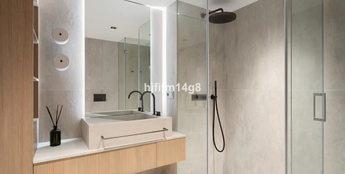 Venta de apartamento en planta media en Nueva Andalucía 26