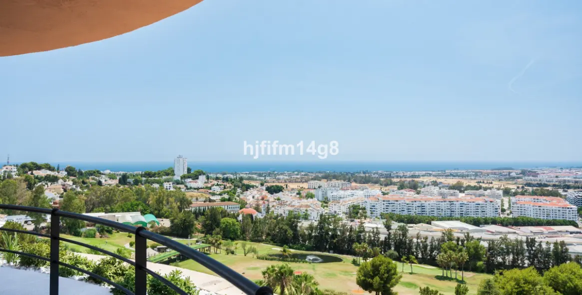 Venta de apartamento en planta media en Nueva Andalucía 30