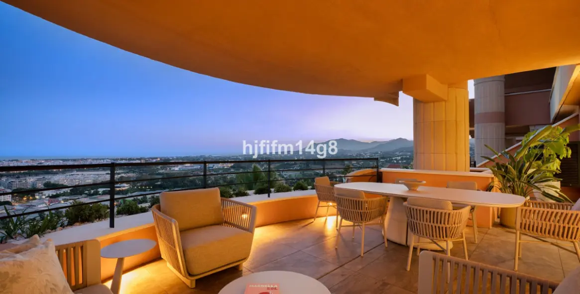 Venta de apartamento en planta media en Nueva Andalucía 55