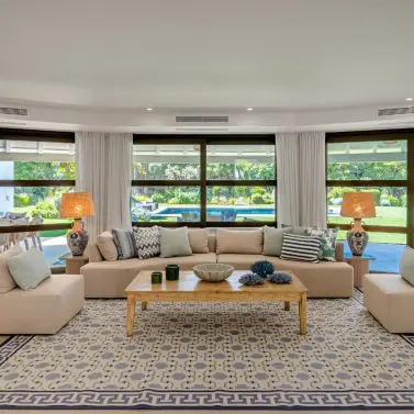 Venta de villa independiente en Nueva Andalucía