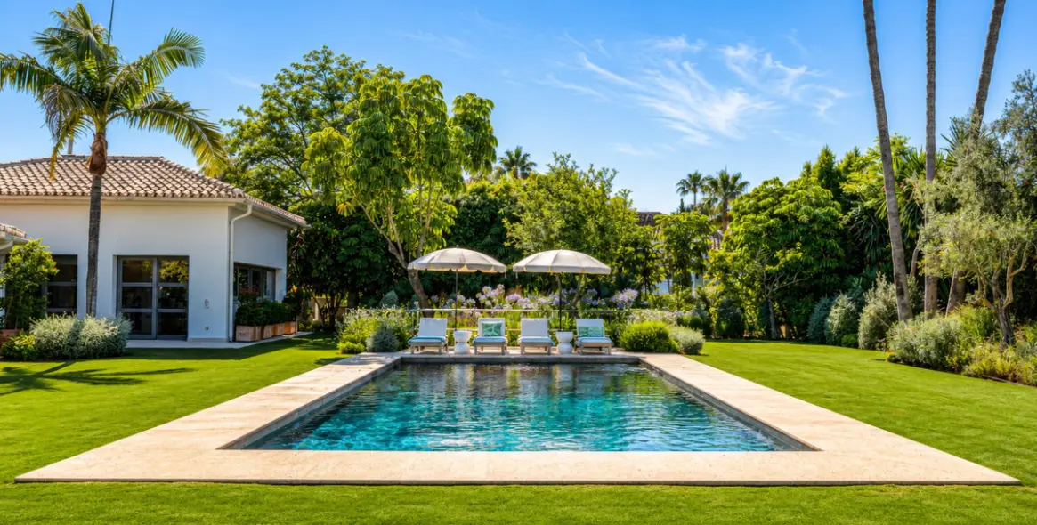 Venta de villa independiente en Nueva Andalucía 3