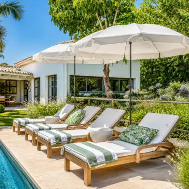 Venta de villa independiente en Nueva Andalucía