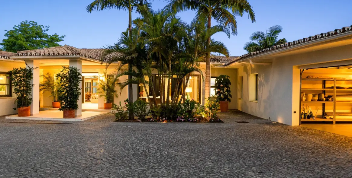 Venta de villa independiente en Nueva Andalucía 30