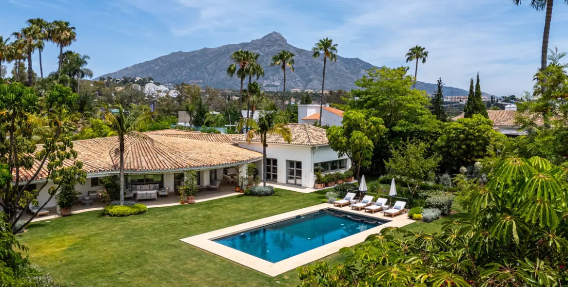 Venta de villa independiente en Nueva Andalucía 34