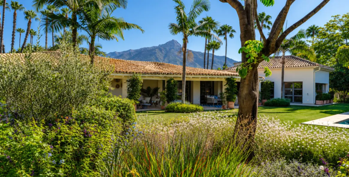 Sale of detached villa in Nueva Andalucía 2