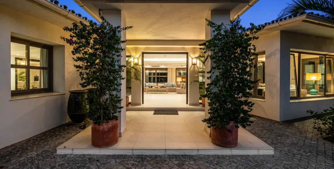 Sale of detached villa in Nueva Andalucía 6