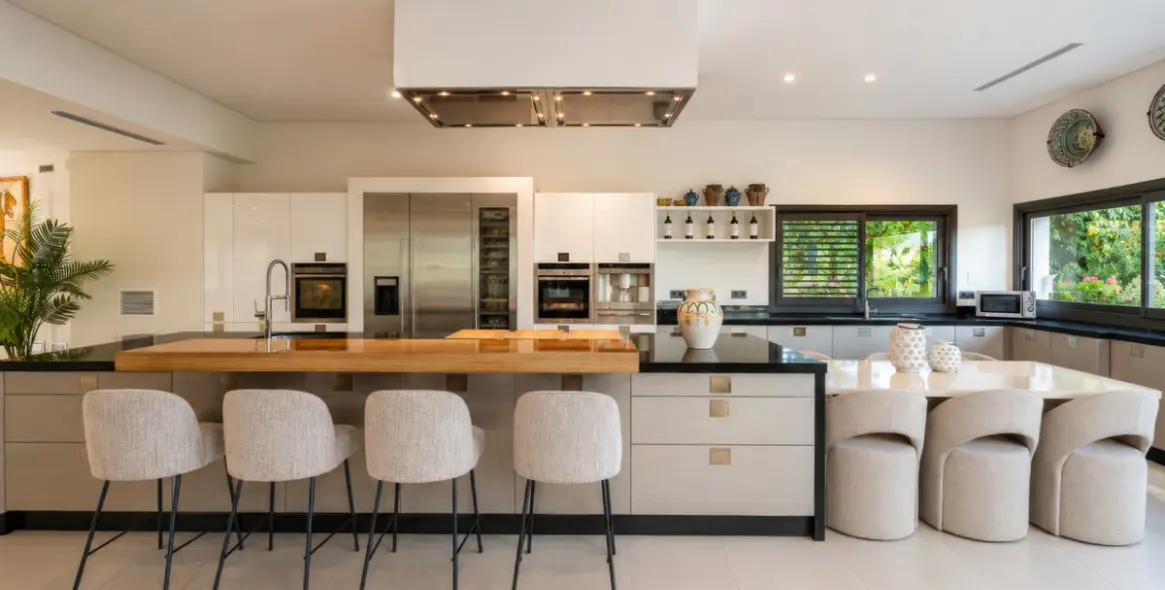 Sale of detached villa in Nueva Andalucía 10