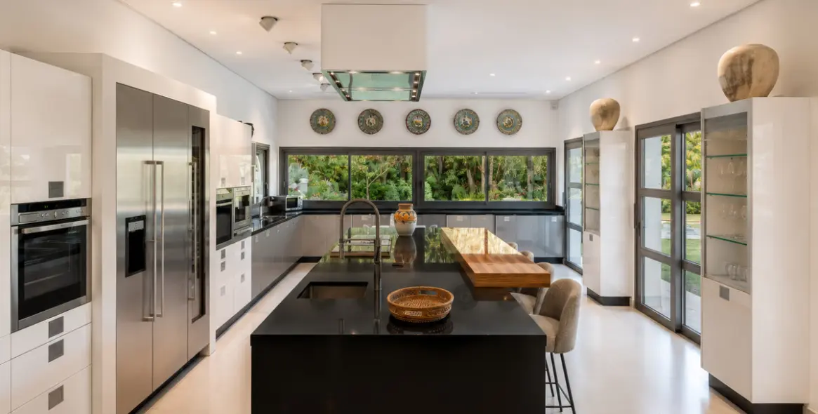 Sale of detached villa in Nueva Andalucía 11