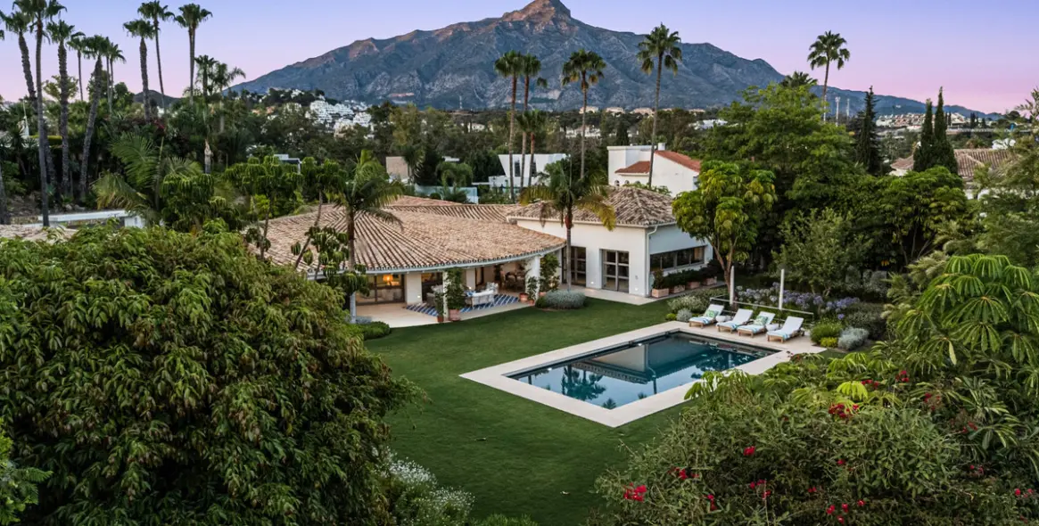 Sale of detached villa in Nueva Andalucía 26