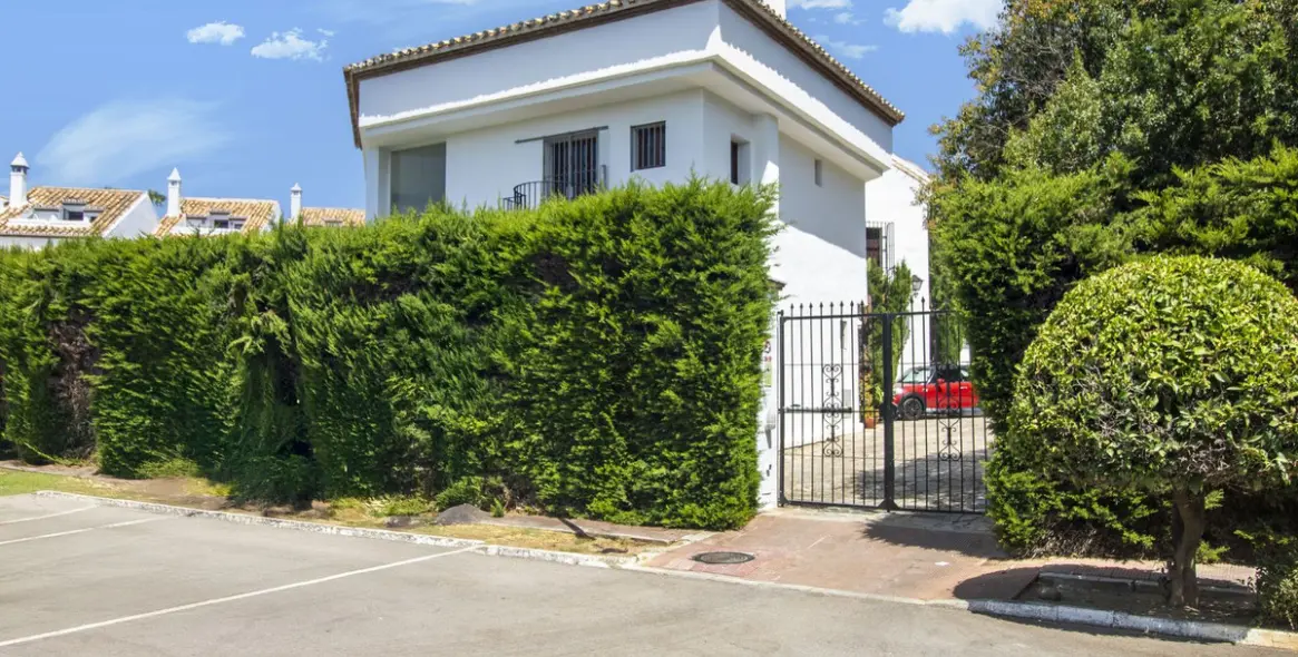 Long-term rent of townhouse in Nagüeles 54
