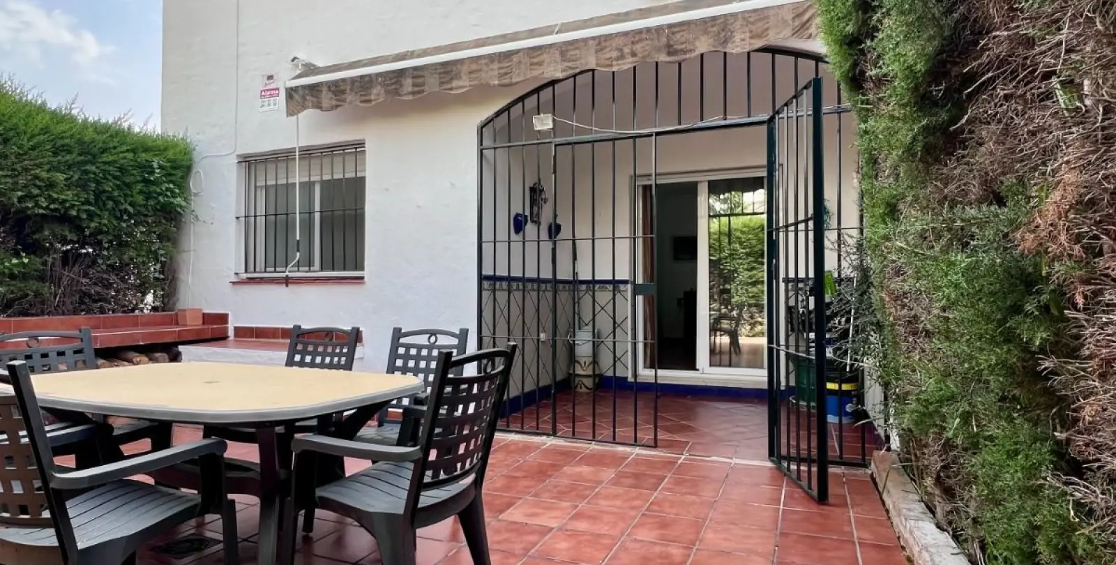 Sale of townhouse in Estepona 1