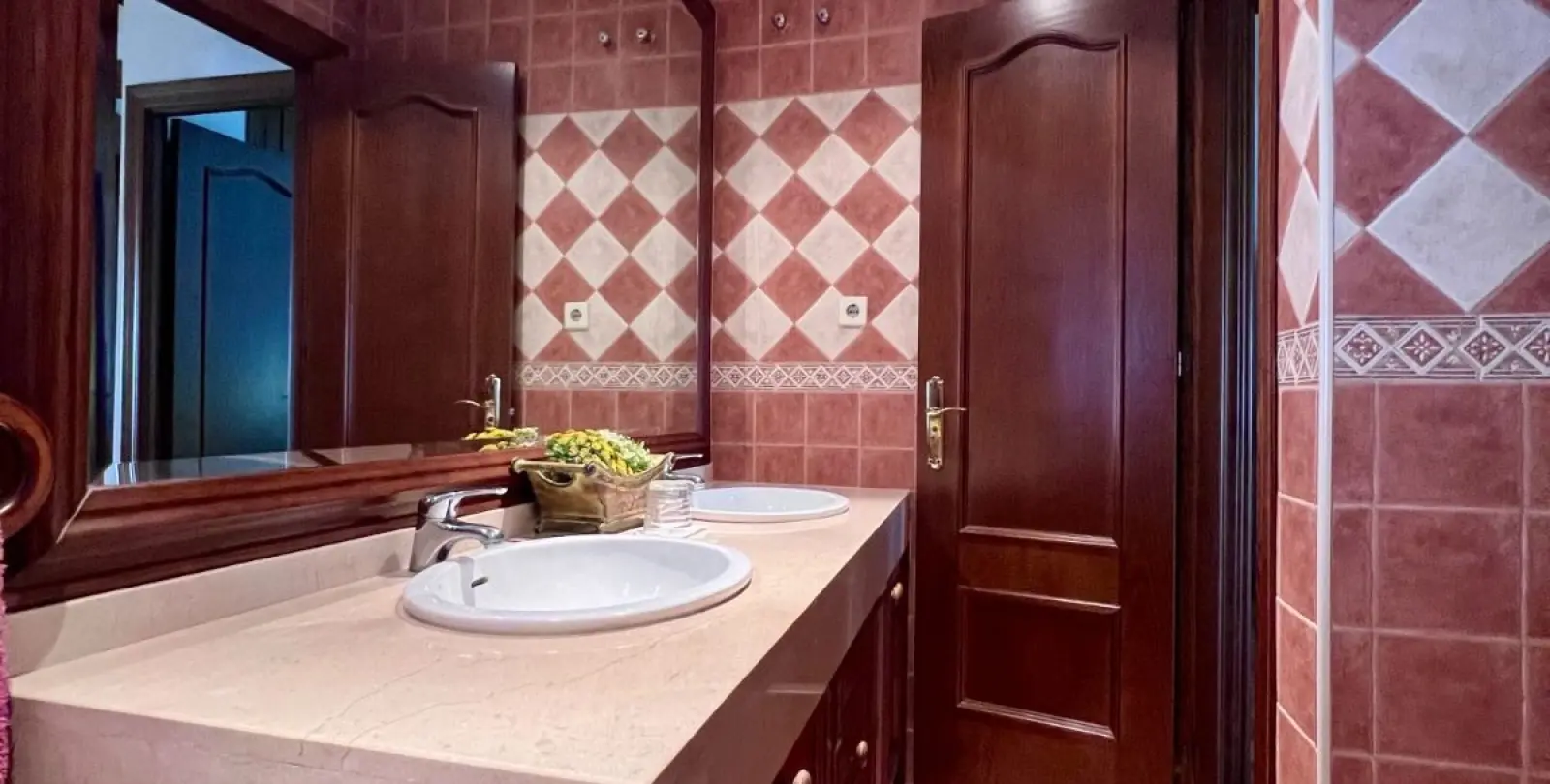 Sale of townhouse in Estepona 40