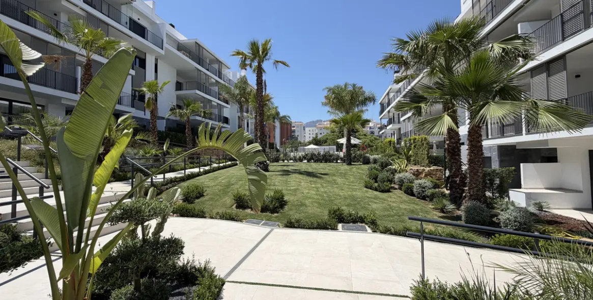 Продажа апартаментов на среднем этаже в Estepona 1